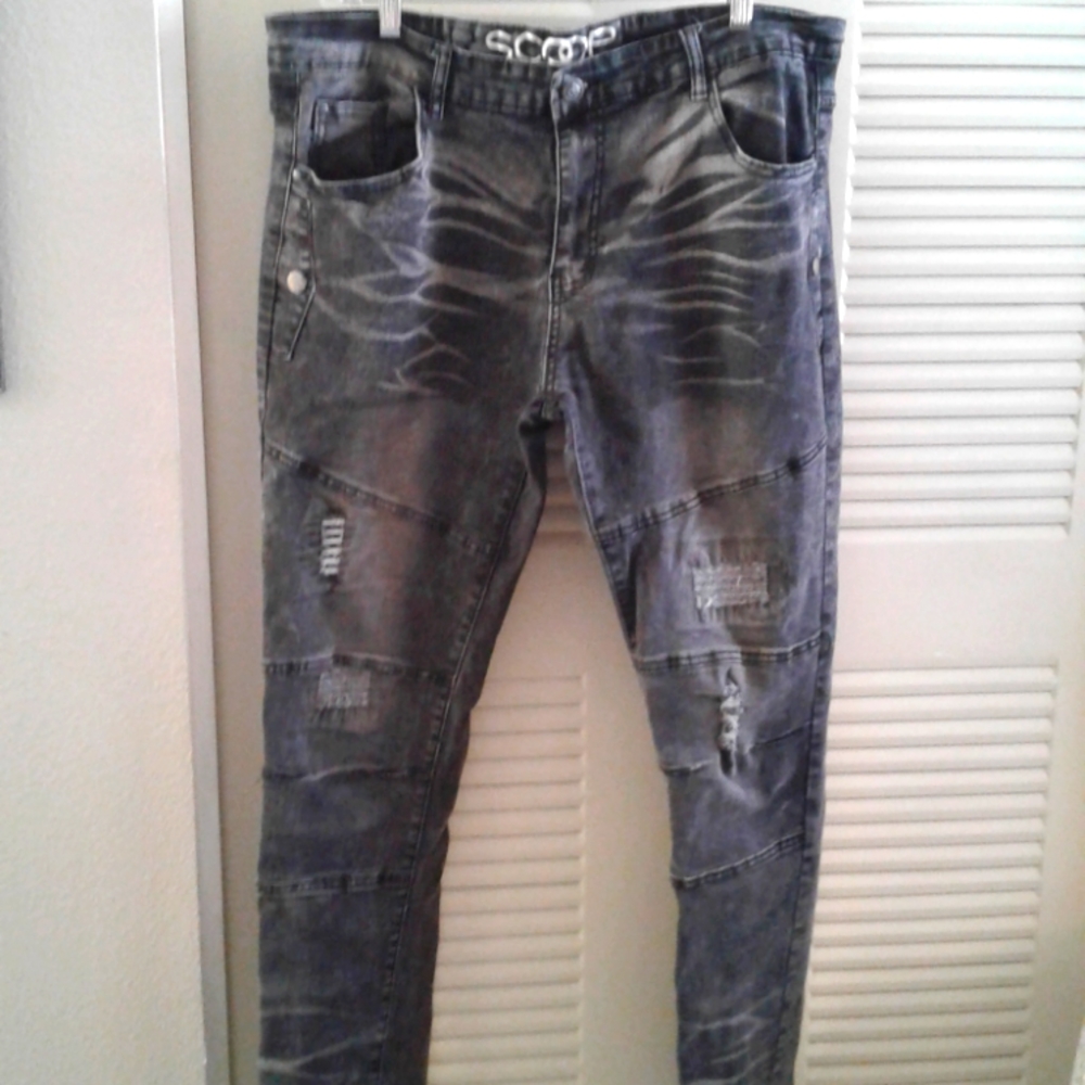 Mens Distressed Scoop Jeans